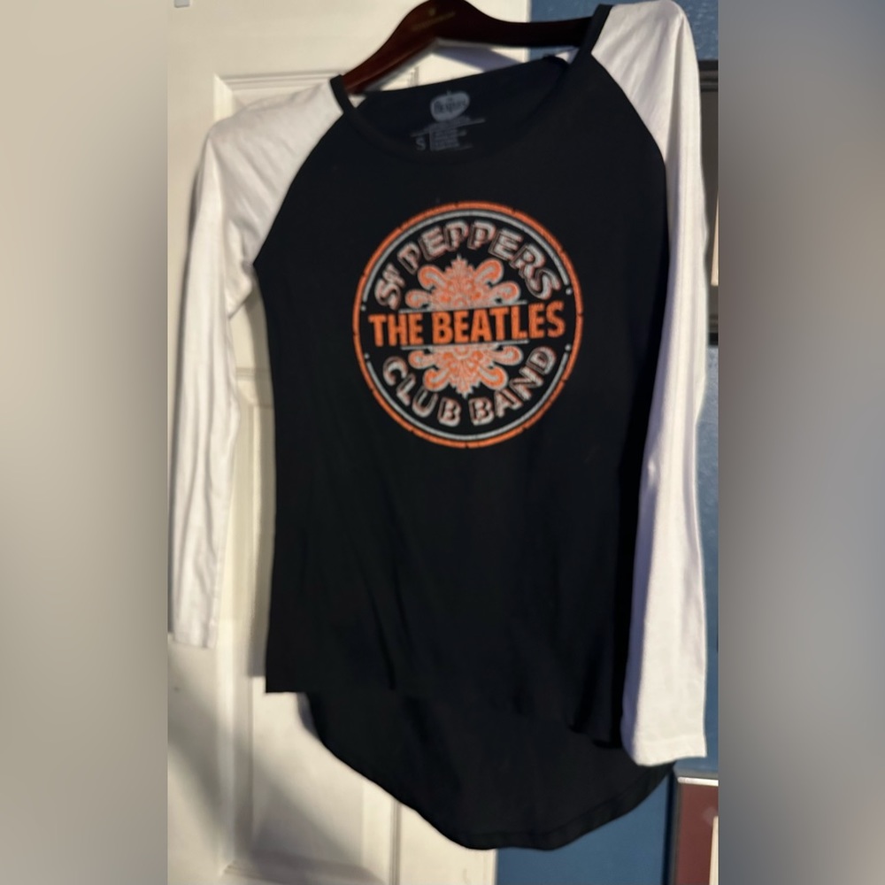 Medium Beatles three quarter sleeve t